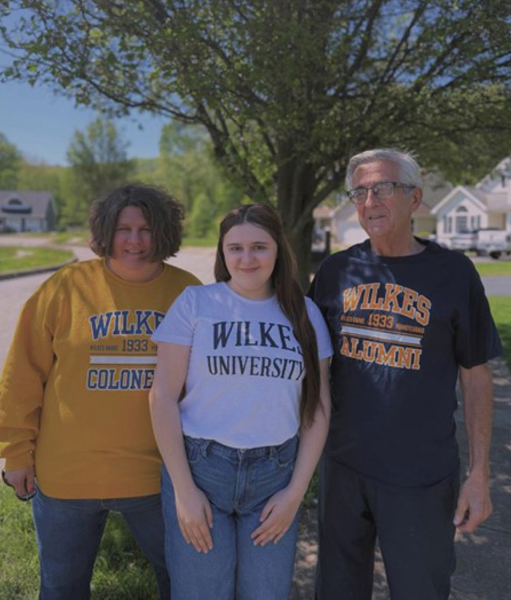 Amy Tomsak ’97 (left), Megan Tomsak (center) and Wayne Wesley ’68, MBA ’90 (right)
